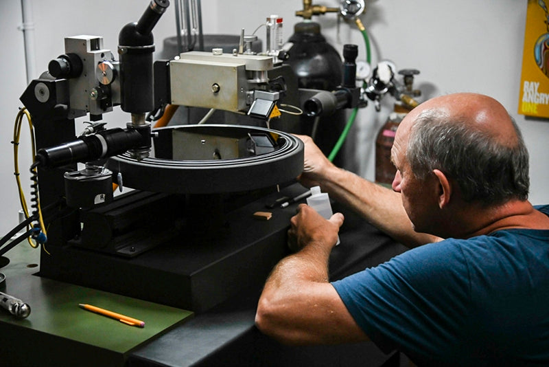 A Neumann SX-74 cutter head floated on a Neumann VMS-80 lathe, with Scott Hull fine-tuning the cutting parameters. Courtesy of Scott Hull, owner/chief engineer, Masterdisk, Peekskill, New York.